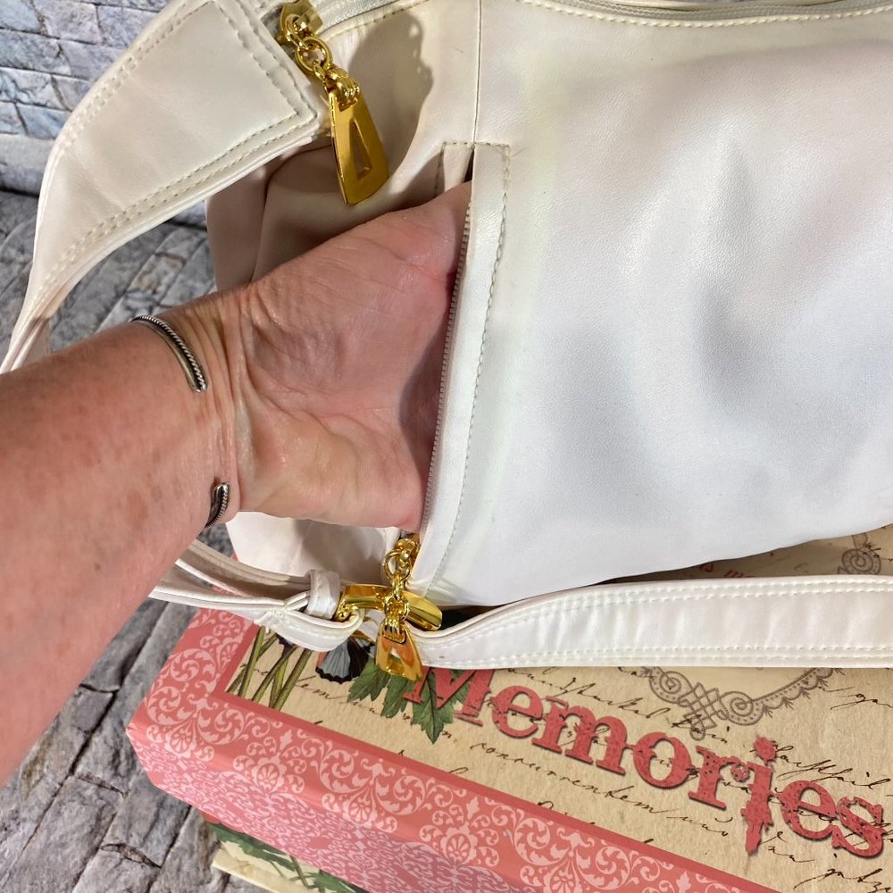 Tempo Shoulder Bag - Picture 9 of 12